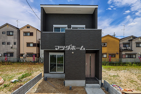 グレーと白を基調としたシンプルモダンな邸