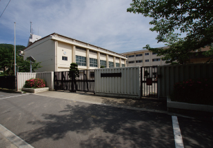 南高安中学校